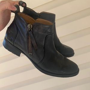 UGG LEATHER BOOTIES SZ 8.5